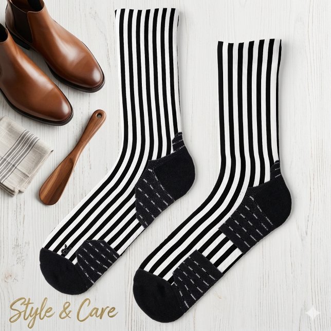 Chaussette Classique Décoratif à Rayures Blanches et Noires (Classic White and Black Stripe Decorative Socks)