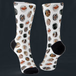 Chaussette Collage personnalisé pour animaux de compagnie de<br><div class="desc">Ces chaussettes de photo pour animaux de compagnie modernes uniques sont la façon parfaite de garder vos amis en fureur bien-aimés avec vous où que vous alliez. Ces chaussettes personnalisées comportent un collage de 8 photos adorables de chien, chat, oiseau ou autre animal de compagnie sur un arrière - plan...</div>
