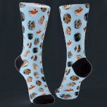 Chaussette Collage personnalisé pour animaux de compagnie de<br><div class="desc">Ces chaussettes de photo pour animaux de compagnie modernes uniques sont la façon parfaite de garder vos amis en fureur bien-aimés avec vous où que vous alliez. Ces chaussettes personnalisées comportent un collage de 8 photos adorables de chien, chat, oiseau ou autre animal de compagnie sur un arrière - plan...</div>