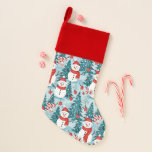 Chaussette De Noël Noël Snowman mignon et cosy<br><div class="desc">Joli bonhomme de neige douillet en écharpes rouges chaudes et casquettes tricotés chauds et un joli bas de Noël arrière - plan de pin vert,  rouge et bleu.</div>