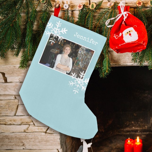 Chaussette de Noël personnalisée flocon de neige r (Distressed Rustic Snowflake design that can be personalized with a  photo and name monogram.)