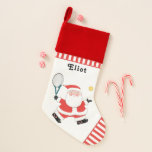 Chaussette De Noël Stockage personnalisé de Noël de tennis<br><div class="desc">Récipiendaire de Noël sur le thème du tennis et décor de vacances avec le Père Noël levant une raquette de tennis. Pour personnaliser modifier le texte pour ajouter le nom du joueur de tennis.</div>