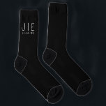 Chaussette Deux Initiales Mariage minimal Noir moderne chic<br><div class="desc">Avec sa couleur noire intemporelle et son design chic,  nos Chic Socks sont un choix sophistiqué pour toute célébration mariage. Ils servent aussi de gardiens de valeur que le couple peut chérir bien après le grand jour.</div>