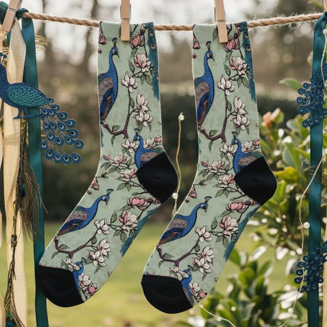 Chaussette Elégant Sage Green Peacocks et Fleurs Magnolia (Elegant Sage Floral Blue Peacock Socks for Her. Teal Feathers & Flowers Vintage Chinoiserie Pattern)