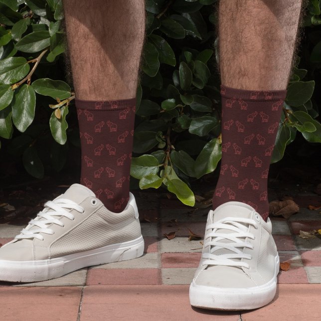 Chaussette Eléphants en rouge avec des troncs surélevés (dans (Créateur téléchargé)