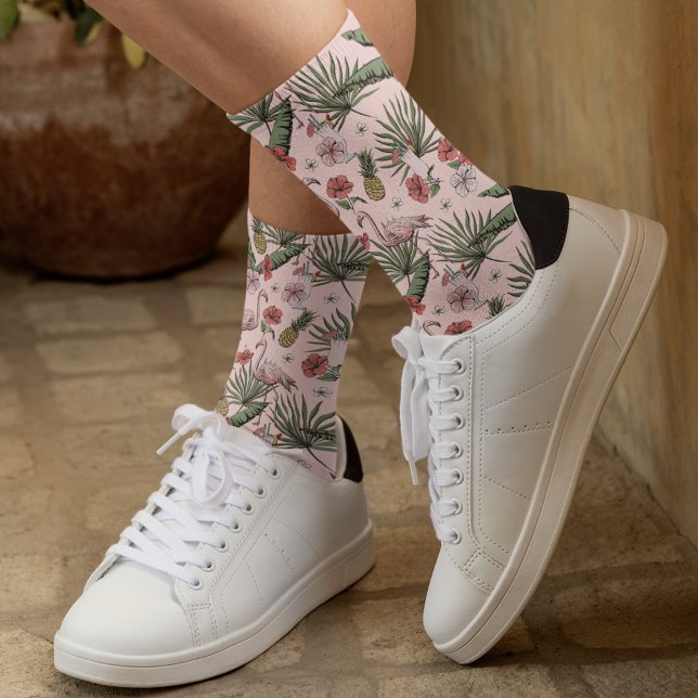 Chaussette Flamant rose tropical Motif floral rose (Pretty Hawaiian Style Tropical Flamingo Floral Pattern Pink Socks, Hand-Drawn in Black Ink. )