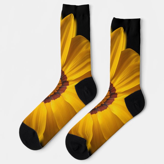 Chaussette Fleur jaune sur arrière - plan noir (Gauche)