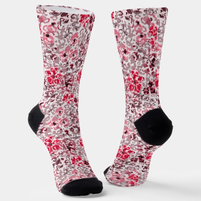 Chaussette Fleurs rouges, roses sur un arrière - plan léopard (Angulaire)