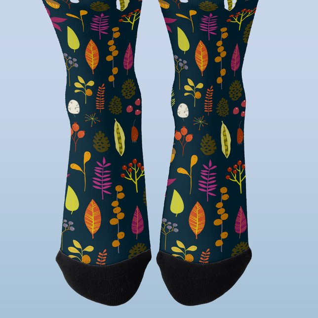 Chaussette Forêt de bois Motif de la nature foncé (Autumn nature woodland forest pattern dark socks)