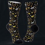 Chaussette Horse Racing Derby Day Party Black Gold Motif<br><div class="desc">Célébrez votre derby de course hippique préféré avec ce magnifique motif de chaussettes d'équipage. Le design extensible est fait dans les tons or, argent et bronze sur le noir. Le motif orné comprend des chevaux, des trophées, des fer à cheval et des roses. Contactez FancyCelebration pour obtenir des modifications. Voir...</div>