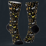 Chaussette Horse Racing Derby Day Party Black Gold Motif<br><div class="desc">Célébrez votre derby de course hippique préféré avec ce magnifique motif de chaussettes d'équipage. Le design extensible est fait dans les tons or, argent et bronze sur le noir. Le motif orné comprend des chevaux, des trophées, des fer à cheval et des roses. Contactez FancyCelebration pour obtenir des modifications. Voir...</div>