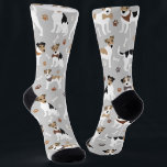 Chaussette Jack Russell Paws Terrier et Chaussettes d'os<br><div class="desc">Les chiens du mignon Jack Russell Terrier sont assis et debout avec des empreintes de pattes et des os de chien motif.</div>