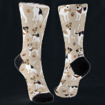 Chaussette Jack Russell Paws Terrier et Chaussettes d'os<br><div class="desc">Les chiens du mignon Jack Russell Terrier sont assis et debout avec des empreintes de pattes et des os de chien motif.</div>