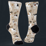 Chaussette Jack Russell Paws Terrier et Chaussettes d'os<br><div class="desc">Les chiens du mignon Jack Russell Terrier sont assis et debout avec des empreintes de pattes et des os de chien motif.</div>