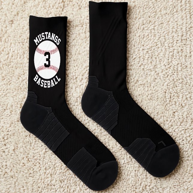 Chaussette Joueur de baseball Nom d'équipe personnalisé et nu (Personalized baseball team socks with custom team name and player jersey numbers.)