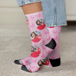 Chaussette L'amour à chaque étape : la Saint-Valentin personn<br><div class="desc">Express ton amour avec "L'amour dans chaque étape" - le cadeau parfait de la Saint Valentin pour elle. Ces charmantes chaussettes sont ornées d'un arrière - plan rose vif, d'un motif de deux différentes photos circulaires, entourées de coeurs blancs et roses sombres. Conçues pour apporter de la joie et ajouter...</div>