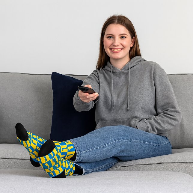 Chaussette Motif damier bleu et or du Delaware (A pair of socks with a pattern featuring Delaware in blue and gold)