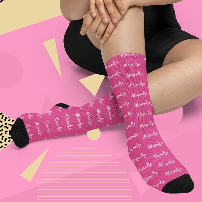 Chaussette Motif de nom personnalisé rose chaud (Create your own pair of custom name socks! It's easy, just click "Personalize this Template".)