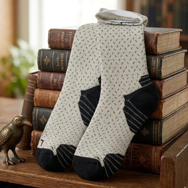 Chaussette Motif d'oiseau corbeau Dark Academia (Cool raven bird socks for grandpa to wear this Father's Day—a unique and stylish gift.)