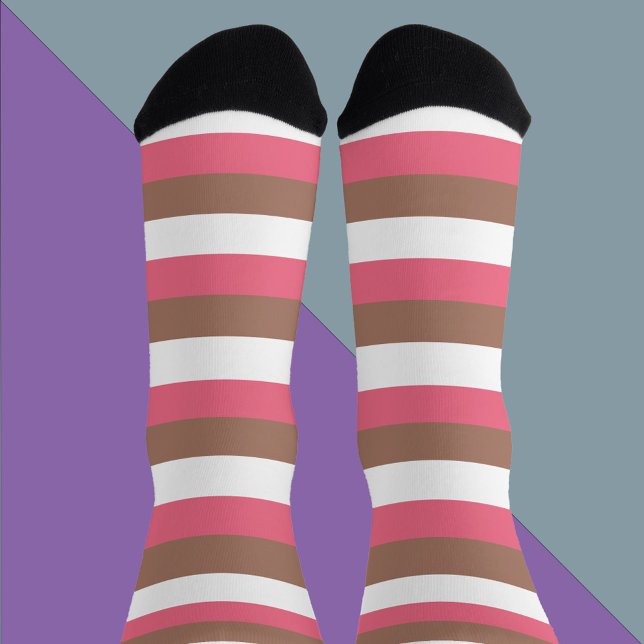 Chaussette Motif en bande horizontale Brown rose blanc (A pair of socks with pink, brown and white stripes)