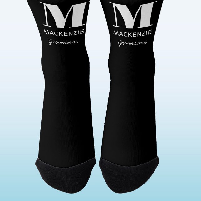 Chaussette Nom du monogramme Groomsman (Modern monogram initial personalized fun groomsman wedding socks)