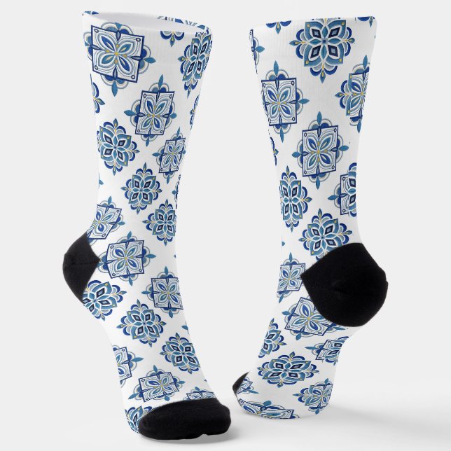 Chaussette Ornement brodé bleu sur blanc (Angulaire)