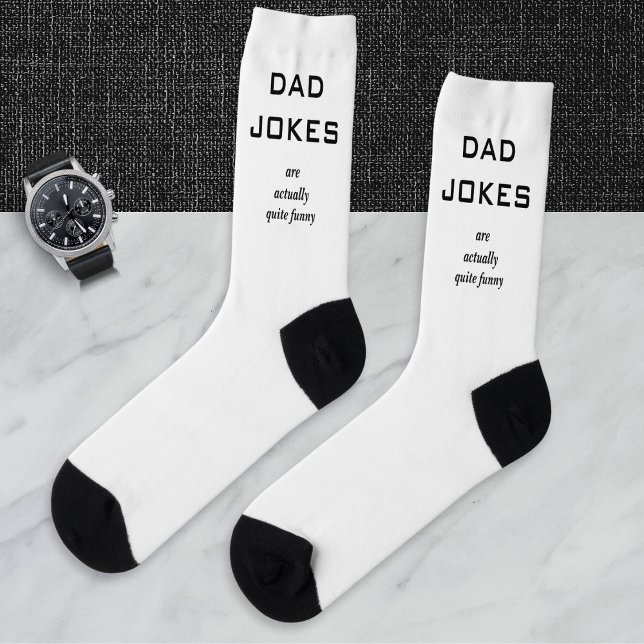 Chaussette Papa plaisante Drôle Humour de nouveauté Légende A (A funny pair of socks with 'Dad Jokes' caption, in black and white)