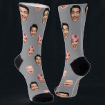 Chaussette Photo personnalisée 3 faces - Drôle cadeau personn<br><div class="desc">Transformez vos souvenirs préférés en souvenir hilarant et chaleureux grâce à ce design personnalisé à 3 visages. Ajoutez jusqu’à trois photos, parfaites pour les couples, les familles ou les amis, et créez un cadeau personnalisé et amusant qu’ils n’oublieront jamais. Que ce soit pour un anniversaire, un anniversaire, un jour férié...</div>