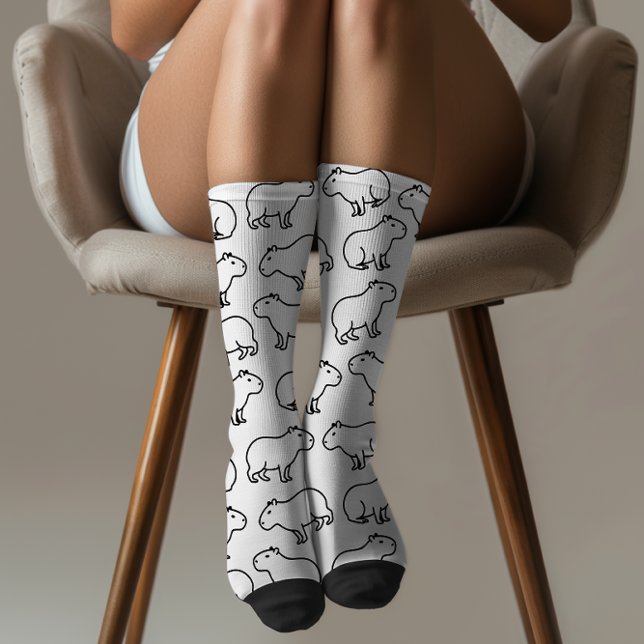 Chaussette Restez bizarre Funny Motif Capybara (This quirky and minimalist capybara pattern is a playful celebration of individuality and charm. )