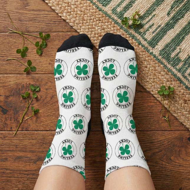 Chaussette Sentez-vous chanceux Chaussettes d'équipage sporti (Comfy feet and lucky vibes all day.)
