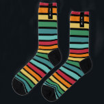 Chaussette Stripey rétro initiale personnalisée<br><div class="desc">Chaussettes à rayures rétro initiales personnalisées! Facile à customiser en utilisant le modèle fourni.</div>