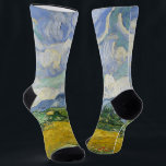 Chaussette Vincent Van Gogh Champ de blé avec Cyprès Art<br><div class="desc">Belle oeuvre vintage de 1889 du célèbre peintre Vincent Van Gogh,  un de mes artistes préférés de l'époque impressionniste. L'impressionnisme paysage art présente de grands cyprès verts dressés contre de jolis nuages tourbillonnants au-dessus d'un champ de blé sur des chaussettes d'art mignonnes.</div>
