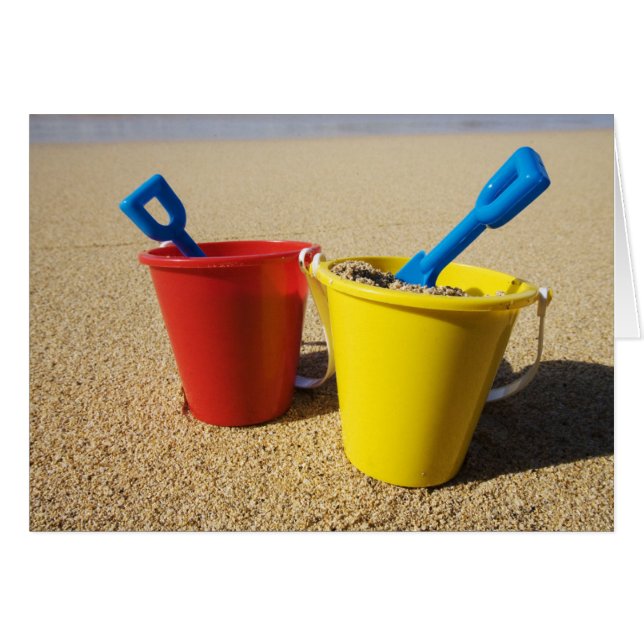 Chaussures Et Chaussures Sur La Plage De Sable (Devant horizontal)