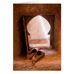 Chaussures marocaines à la fenêtre
