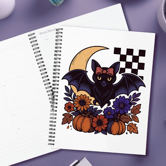 Chauve d'Halloween rétro avec lune Gothique esthét (This retro Halloween bat design captures spooky charm with a gothic twist.)