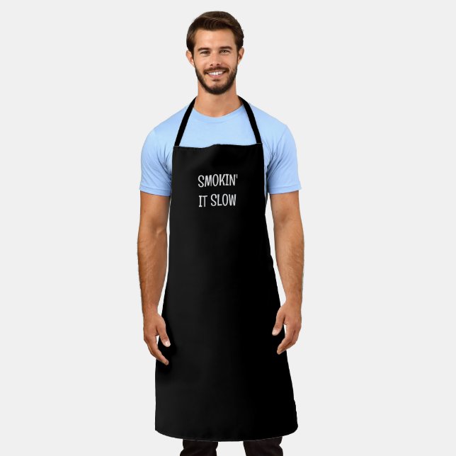 Chef de grill 'Ça fume lentement' tablier noir BBQ (Porté)