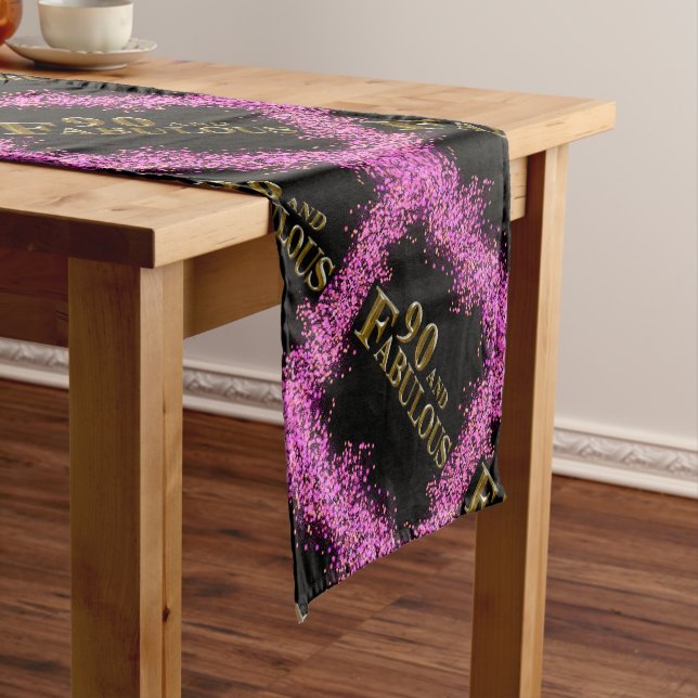 Chemin De Table Court 90e anniversaire  (In Situ)