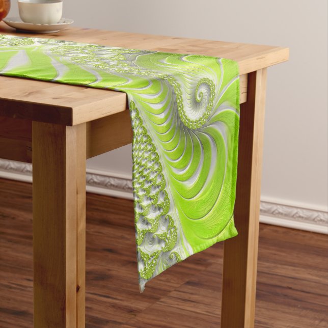 Chemin De Table Court Abstrait Moderne Lime Green Spiral Fractal (In Situ)