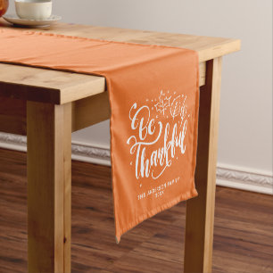 Chemin De Table Court Action de grâce personnalisée pour la famille Than