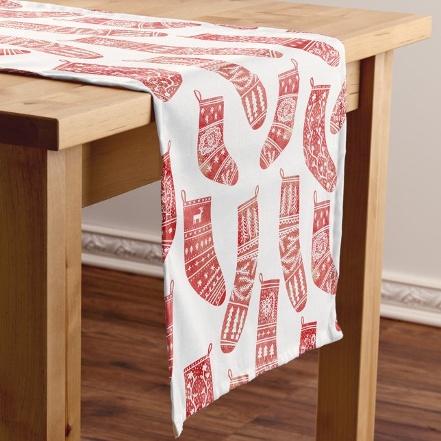 Chemin De Table Court Bas de Noël nordique Motif rouge et blanc (Nordic Stockings red and white Scandinavian festive Christmas pattern table runner)