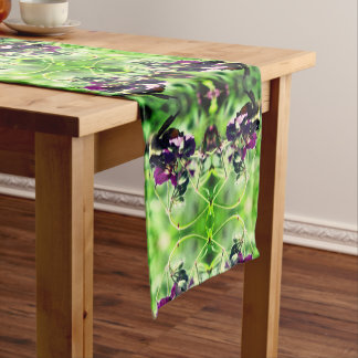Chemin De Table Court Bumble Bee On Rose Flower Close Up Abstrait