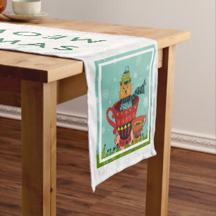 Chemin De Table Court Chat Whimsical assis dans un thé Noël