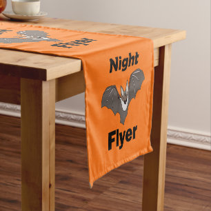 Chemin De Table Court Chauve-souris mignonne et effrayante, nocturne vol