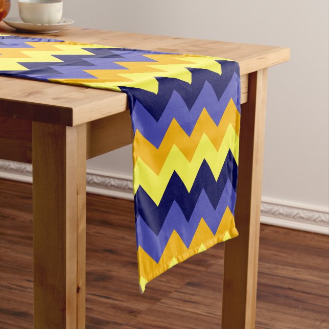 Chemin De Table Court Chevrons d'or jaune bleu Petite Table Runner (In Situ)