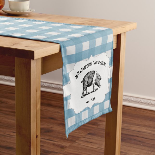 Chemin De Table Court Cochon de la ferme de Blue Buffalo Plaid (In Situ)