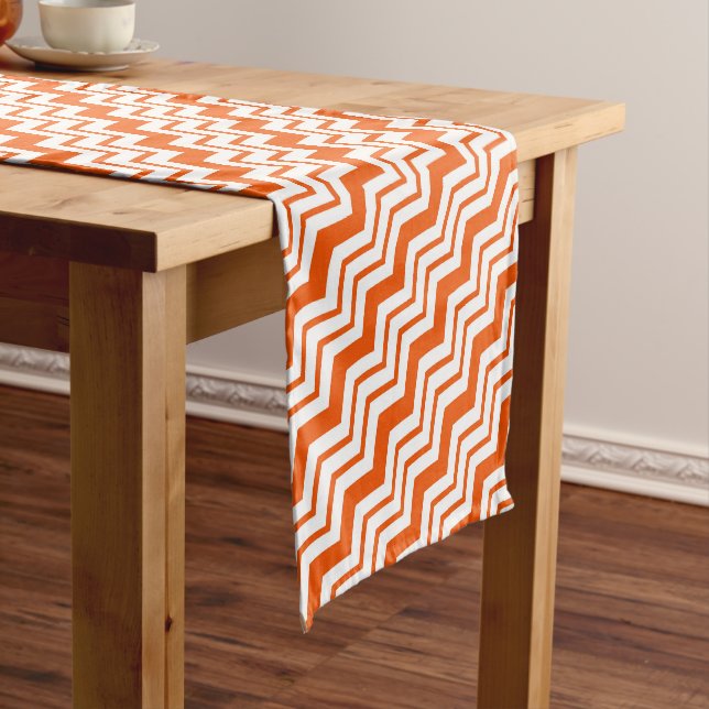 Chemin De Table Court Conception de motif à chevron zigzag blanc orange  (In Situ)