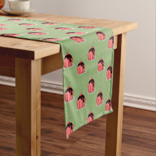 Chemin De Table Court Coupes de crème glacée rose sur vert