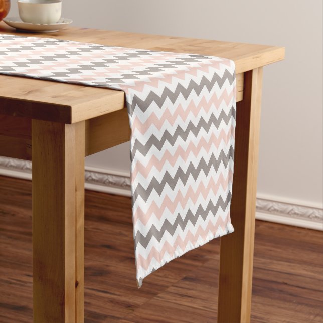 Chemin De Table Court Coureur de table Chevron rose et gris (In Situ)