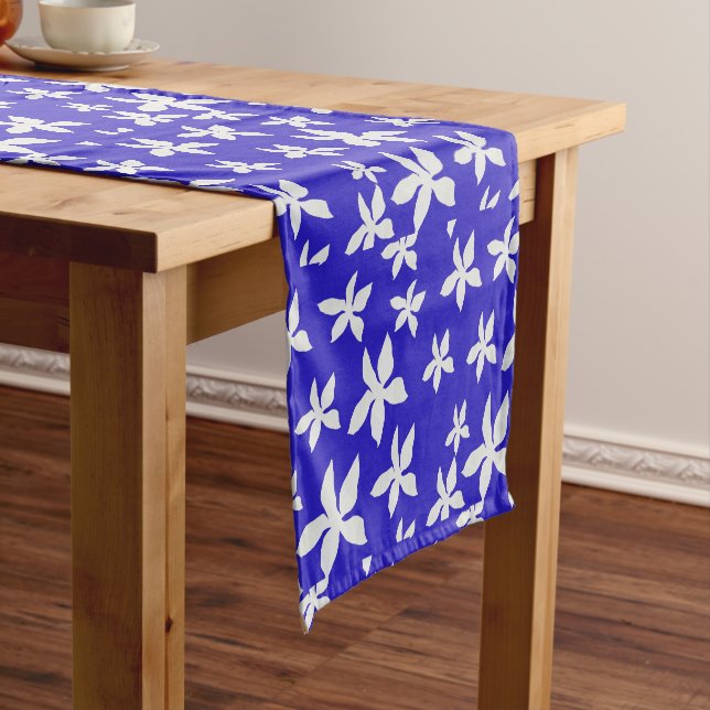 Chemin De Table Court Coureur de table de conception florale blanche (In Situ)