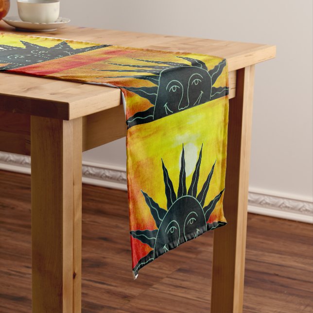 Chemin De Table Court Coureur de table solaire souriant (In Situ)